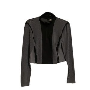 (NWOT) Divided Cropped top Jacket. Size L (Form fitting)